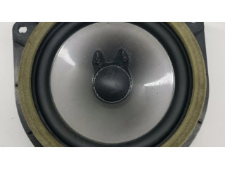 Громкоговоритель (громкоговорители) в передних дверях