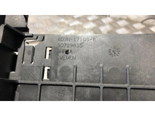 Другая деталь отсека двигателя