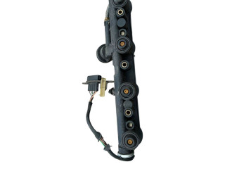 Топливная рампа 037133313 Volkswagen Golf III