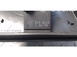 Вентилятор радиатора     1J1819021B, 1J1819021A    Volkswagen New Beetle 