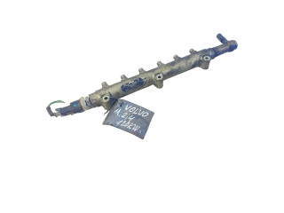 Топливная рампа 8658252, 0445215010   Volvo V70  