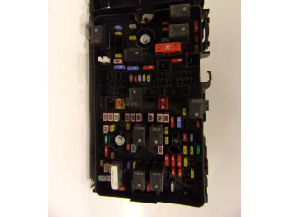 Блок предохранителей     Jeep Cherokee    