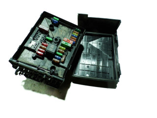   Pojistková skříňka 1K0937132F   Volkswagen Caddy 2014