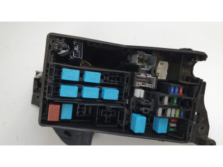 Блок предохранителей 8266253070   Lexus IS 220D-250-350    