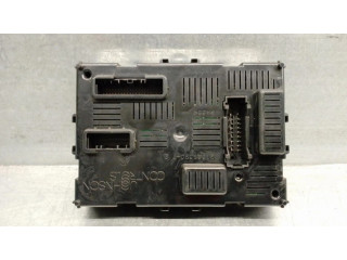 Блок предохранителей 8200811816, 28120982 Renault Clio III