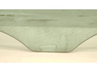 Основное стекло передних дверей (четырехдверного автомобиля)