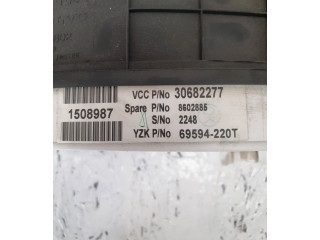 Панель приборов 30682277, 69594220T   Volvo V70       