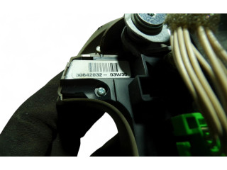 Подушка безопасности водителя 8686286, 30642032 Volvo S80