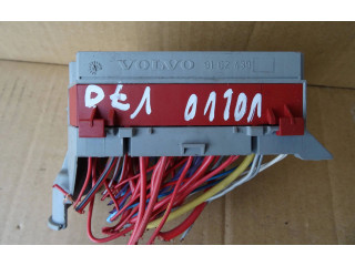 Блок предохранителей  9162439   Volvo V70    