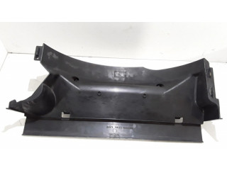 Другая деталь отсека двигателя