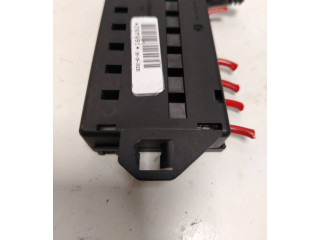 Блок предохранителей 9162323   Volvo V70    