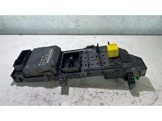 Блок предохранителей 13181984, 518777206 Opel Vectra C