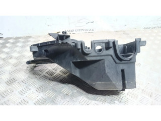 Другая деталь отсека двигателя