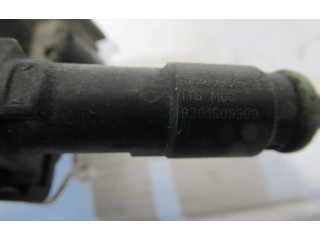 Топливная рампа 7700273702   Renault Clio II  