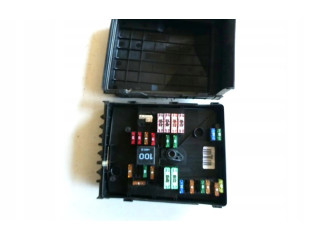 Блок предохранителей  1K0937125A   Volkswagen Touran I    