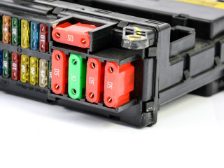 Pojistková skříňka YQE500240, YMD504280 Land Rover Range Rover L322 2005