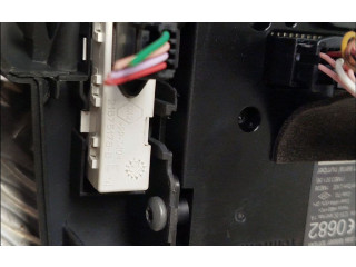 Дисплей    8200884342   Renault Clio III