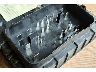   Pojistková skříňka 1K0937700B   Volkswagen Caddy 2007