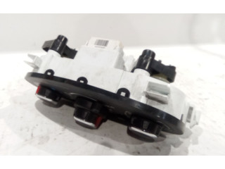 Блок предохранителей  275101406R   Dacia Sandero II    