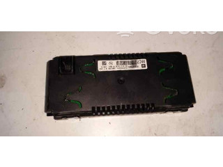 Радио/ проигрыватель CD/DVD / навигация