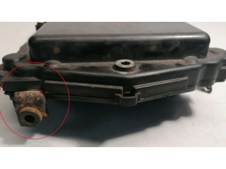 Другая деталь отсека двигателя