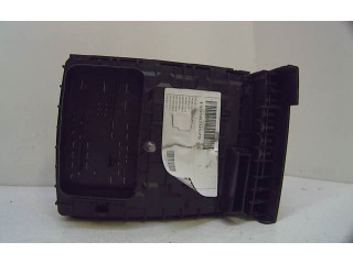   Pojistková skříňka 1K0937804L   Volkswagen Caddy 2011