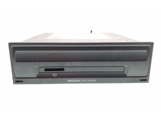 Радио/ проигрыватель CD/DVD / навигация