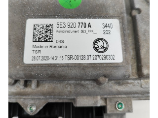 Панель приборов 5E3920770A, A3C0539630300 Skoda Octavia Mk4