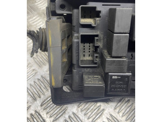 Блок предохранителей  9494210   Volvo V70    