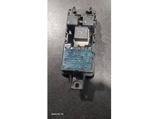 Блок предохранителей MB953355 Mitsubishi Carisma