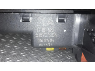 Блок предохранителей 13181983 Opel Vectra C