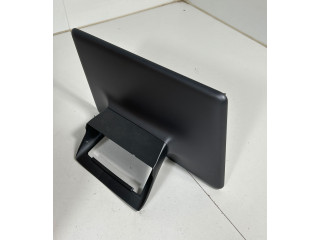 Дисплей Tesla Model Y