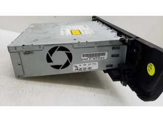 Радио/ проигрыватель CD/DVD / навигация