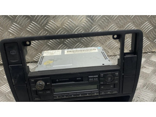 Радио/ проигрыватель CD/DVD / навигация