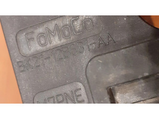 Другая деталь салона