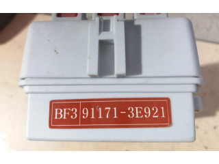 Блок предохранителей 911713E921   KIA Sorento    