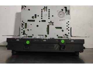 Радио/ проигрыватель CD/DVD / навигация