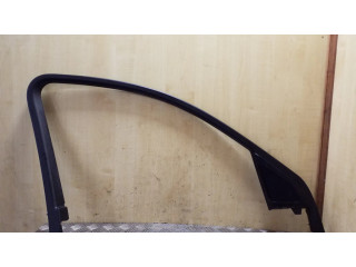 Другая деталь отделки пере́дней дверей