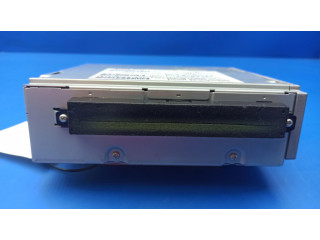 Радио/ проигрыватель CD/DVD / навигация