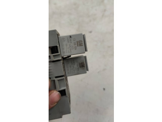 Блок предохранителей 93363145   Opel Meriva A    