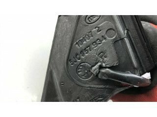 Боковое стекло в середине кузова