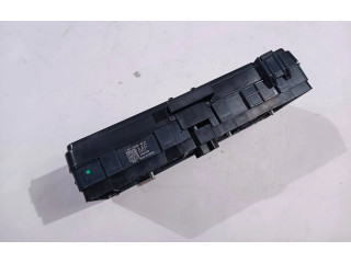 Блок предохранителей  L1MT-14D088-MF   Ford Explorer VI    