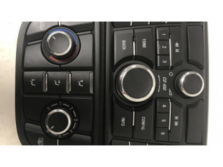 Радио/ проигрыватель CD/DVD / навигация