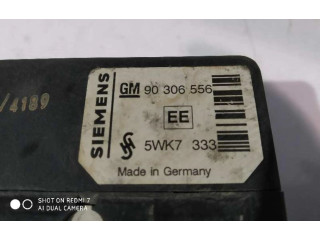 Блок предохранителей  90306556   Opel Calibra    