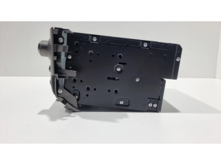 Радио/ проигрыватель CD/DVD / навигация