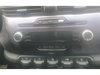 Радио/ проигрыватель CD/DVD / навигация    Alfa Romeo Giulietta