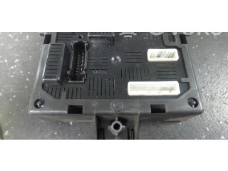 Pojistková skříňka Řídící jednotka BSM 8200343732   Renault Clio III 2006