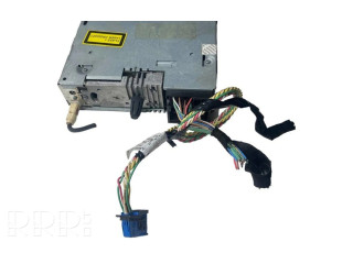 Радио/ проигрыватель CD/DVD / навигация