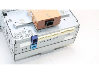 Радио/ проигрыватель CD/DVD / навигация