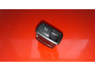 Выключатель открытия задней двери